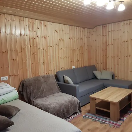 Hoovimaja Semesterbostad Treimani